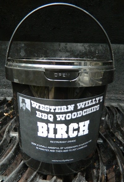 1 Litre Tub of Birch Western Willy's BBQ Woodchips
